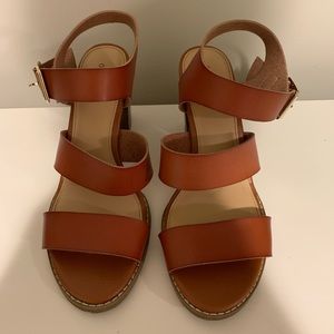 Old navy tan strap shoe
